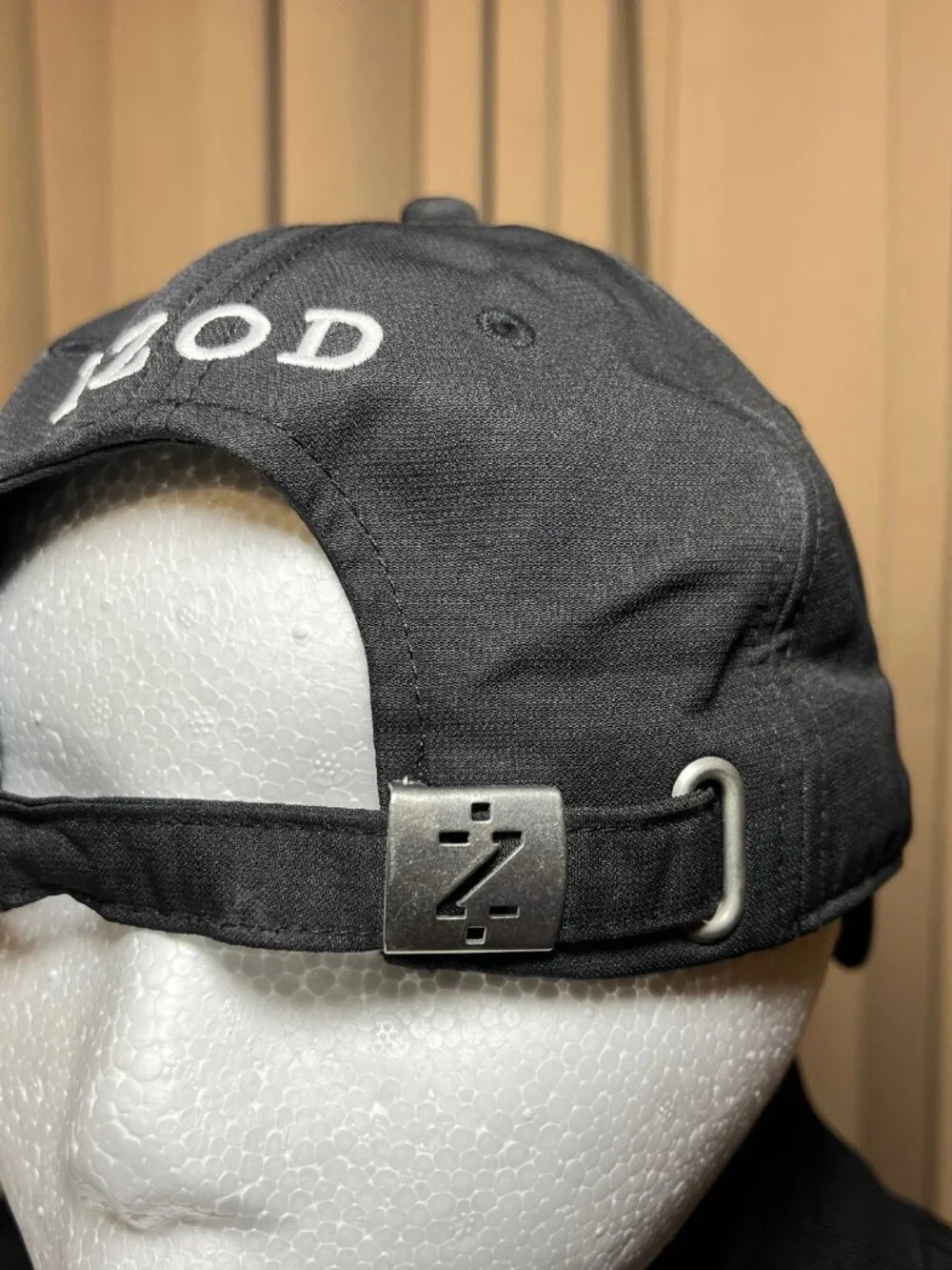 Izod golf cap